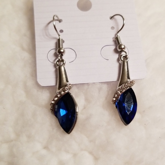 Elegant blue on silver drop earrings - Picture 2 of 2